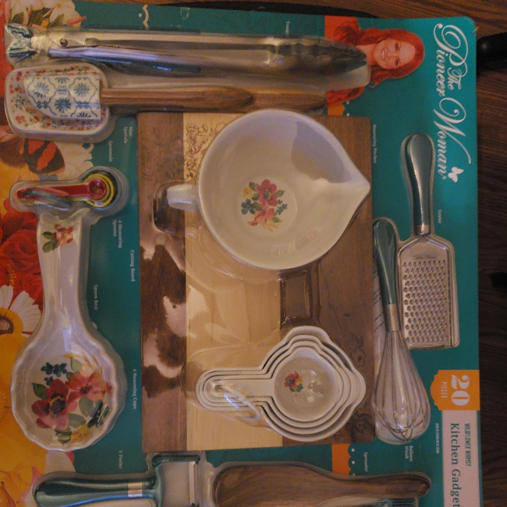 Pioneer Woman Wildflower Whimsy Gadget Set